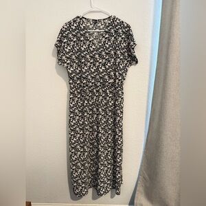 Uniqlo Black and White Floral Short Sleeve Dress